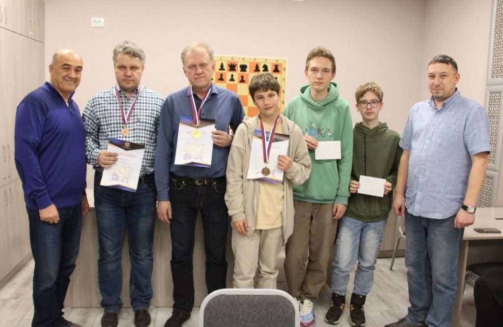 1 место — Старосек Константин, 8,5 очков. 2 место — Слижевский Александр, 8,5 очков. 3 место — Ионов Андрей, 8 очков.