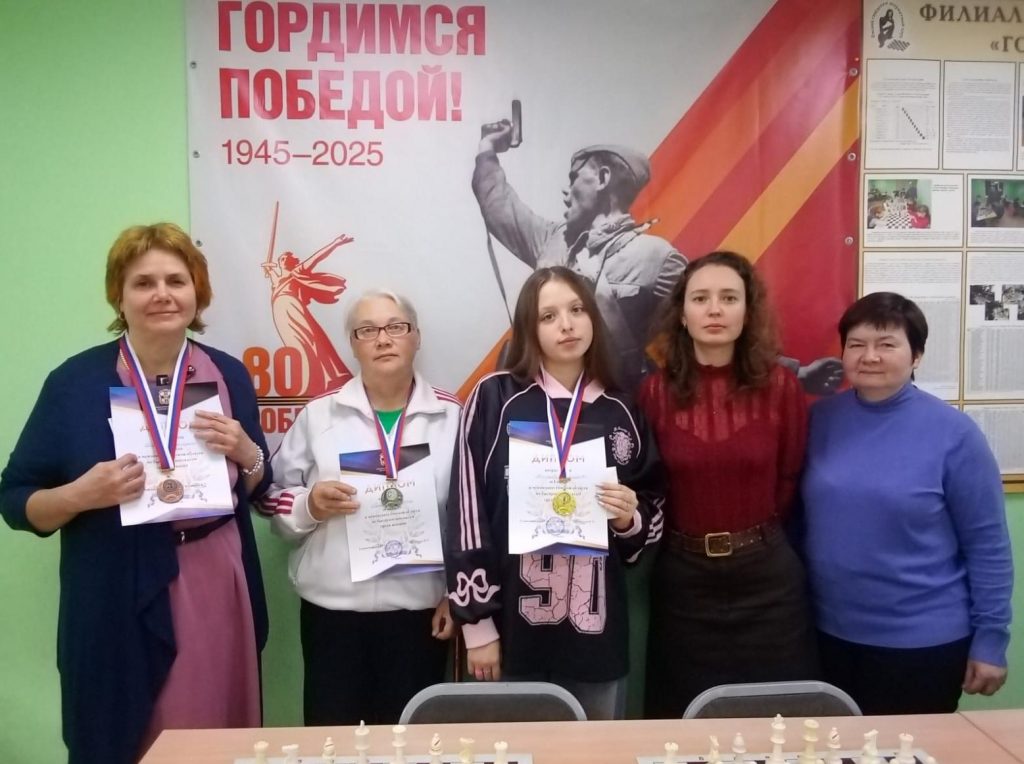 1 место — Моисеева Мирослава. 5,5 очков. 2 место — Лобова Светлана. 5,5 очков. 3 место — Добронравова Ирина. 5 очков.