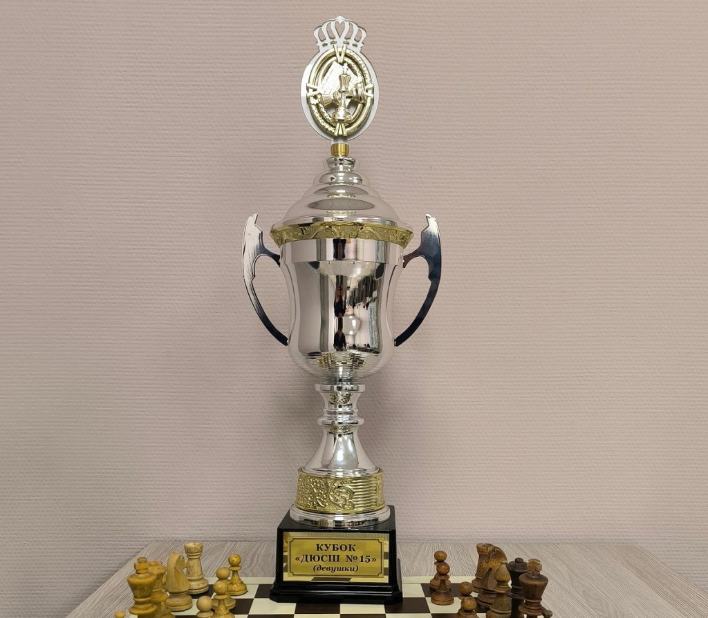 Семён Смыковский и София Макарова выигрывают главный трофей Спортивной школы №15.