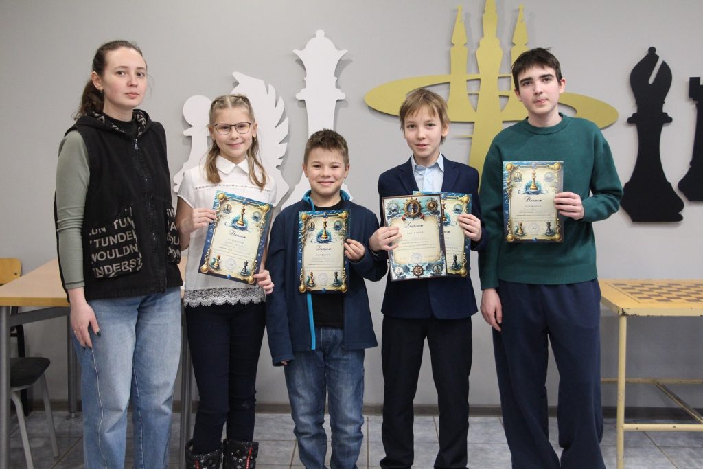 В Омске прошел городской этап "Белой ладьи". В областной этап вышли команды МОЦРО 117, лицея 66, лицея 143, лицея 64.